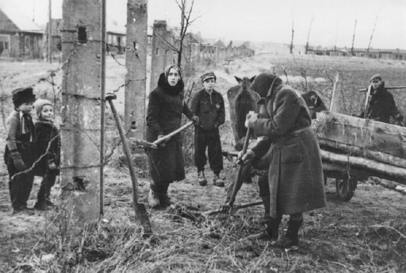 Jewish women working on an agricultural plot in the Kovno ghetto